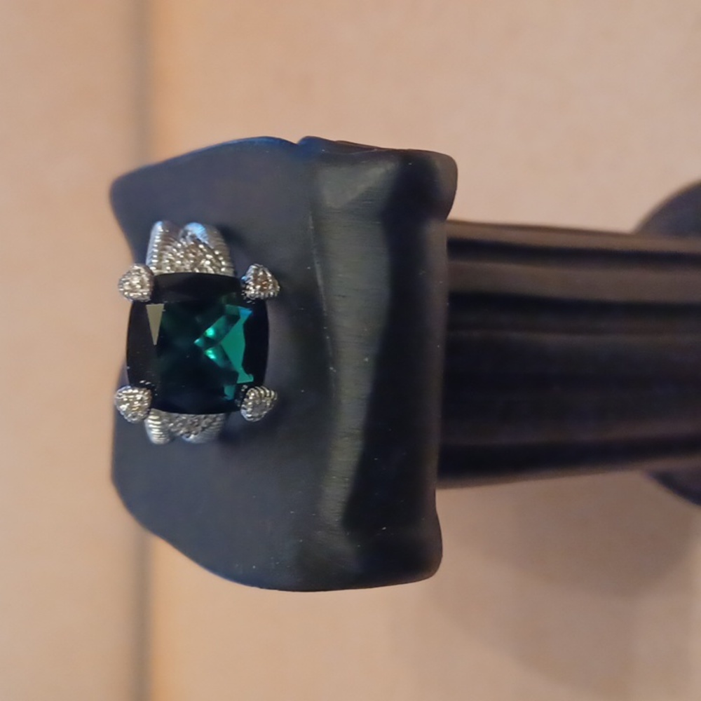 Woman's ring